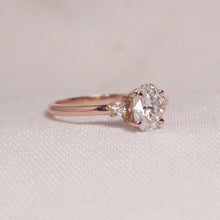 Load image into Gallery viewer, *Moissanite Ring*