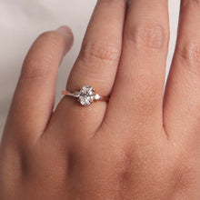 Load image into Gallery viewer, *Moissanite Ring*